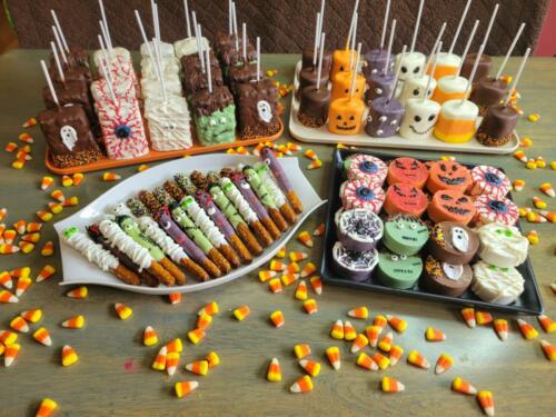 Gluten Free Halloween theme treats. Chocolate dipped gluten free pretzels, marshmallows, cereal bar treats and GF Oreos